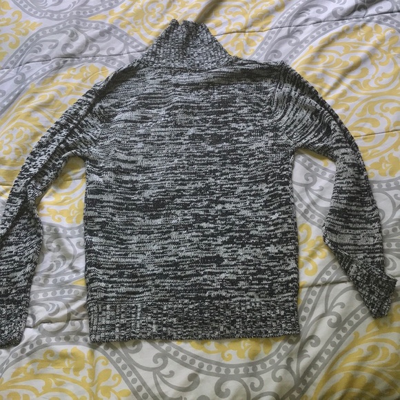 🎊🎉 5 for $20🎊🎉 boys longsleeve sweater - Picture 5 of 5